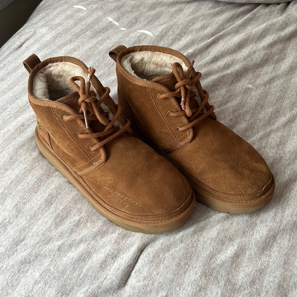 Youth 6 ugg neumel boots in camel